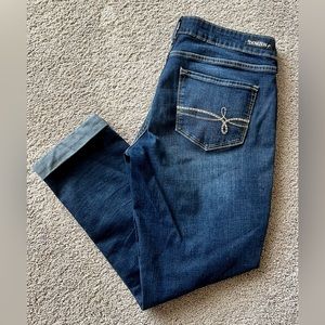 Levi’s Denizen Low-rise Boyfriend Jeggings Capri